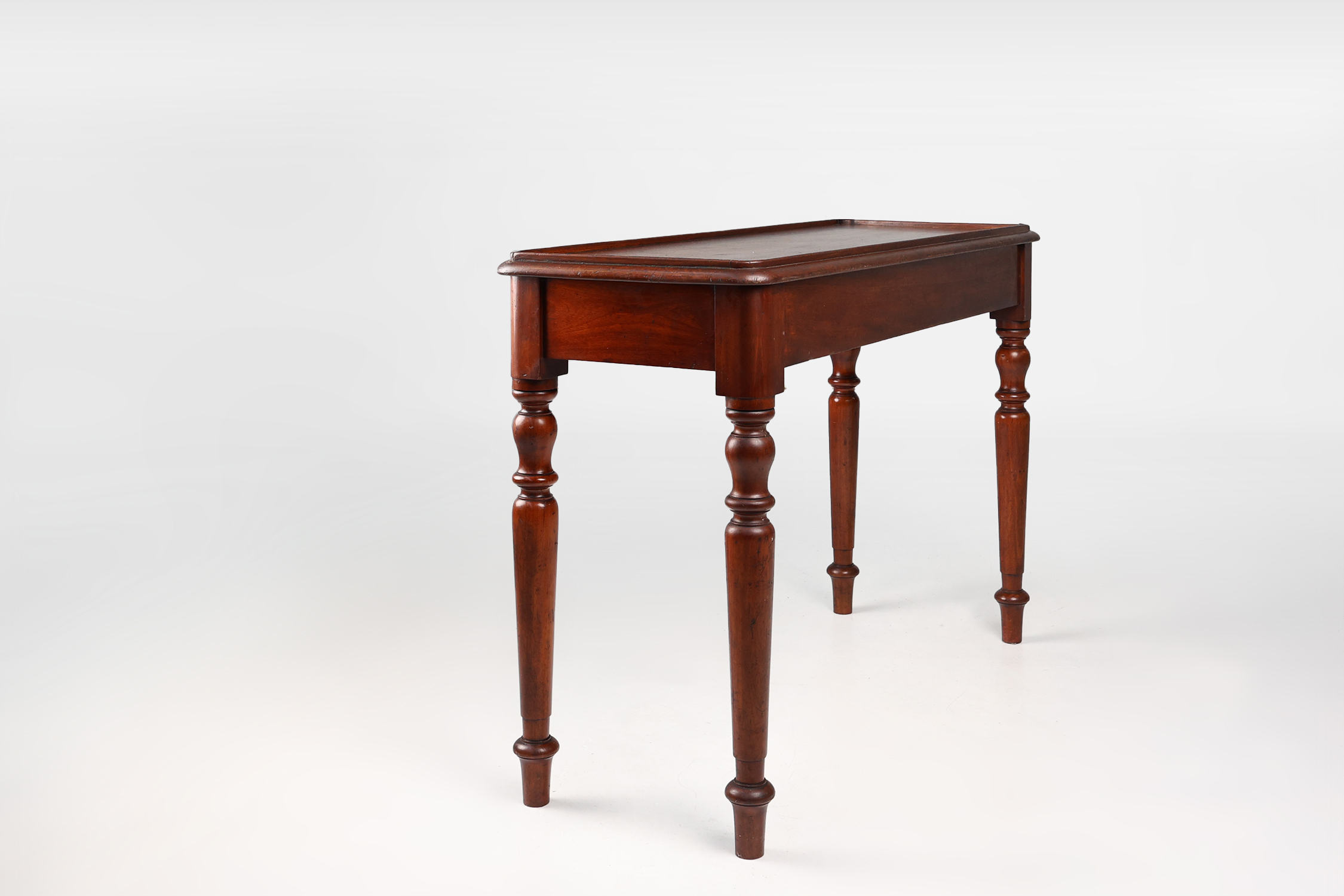 Elegant Mid 19th century English side table in full woodthumbnail